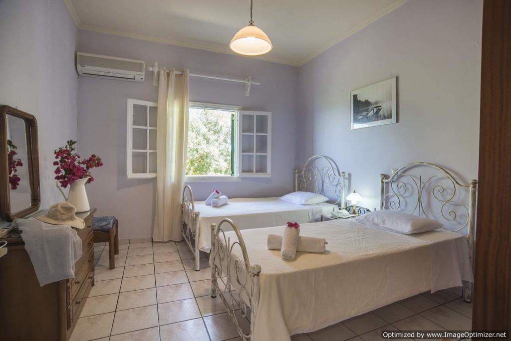 Paxos Christos Apartments & Studios מראה חיצוני תמונה